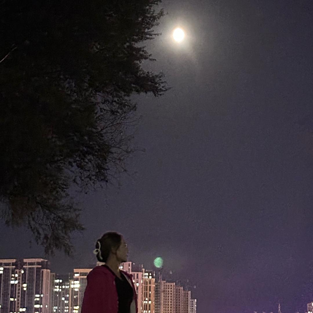 才不和正常人玩🎒