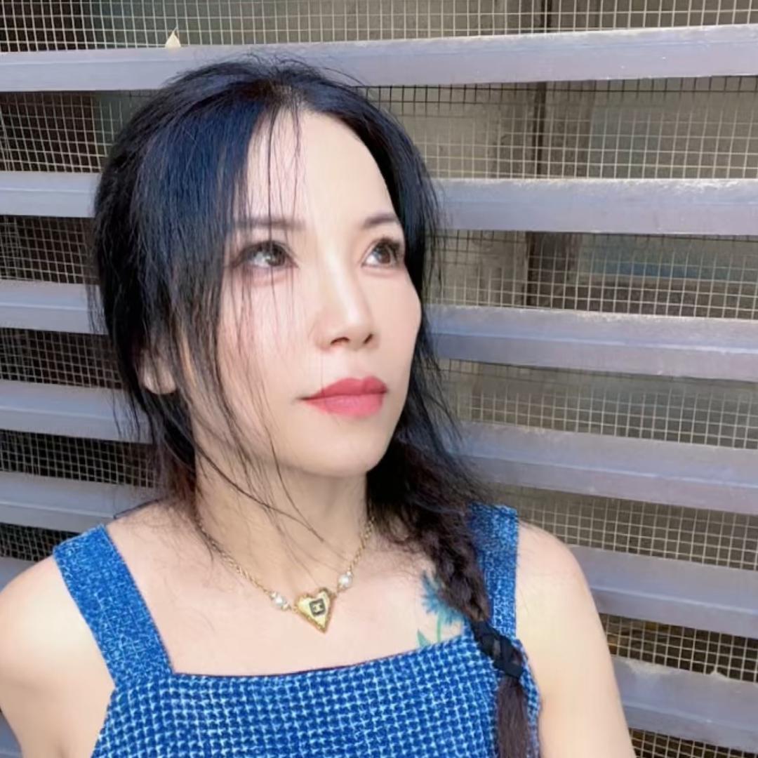 何咇呢