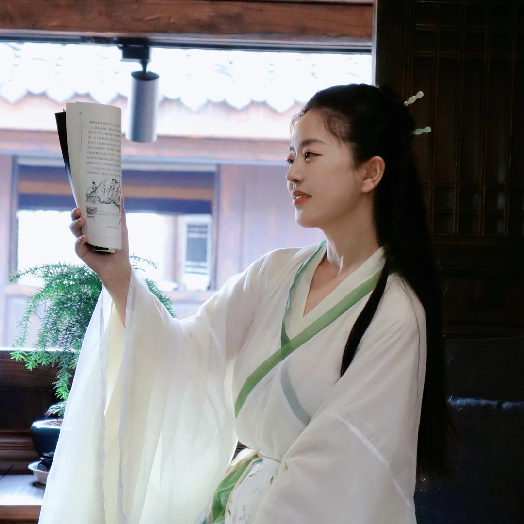 🌵不想长大的易小姐🍃