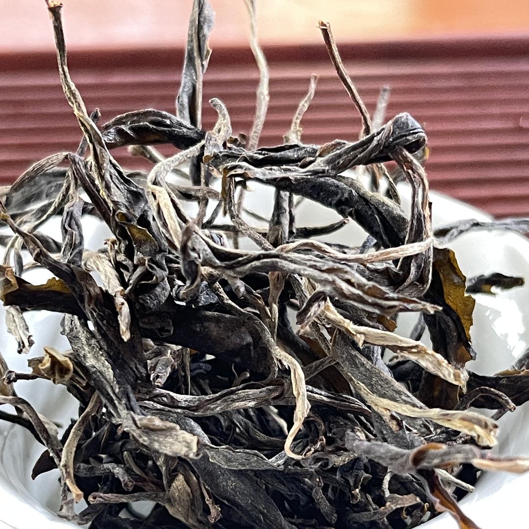 镇康岩子头原生态古树茶