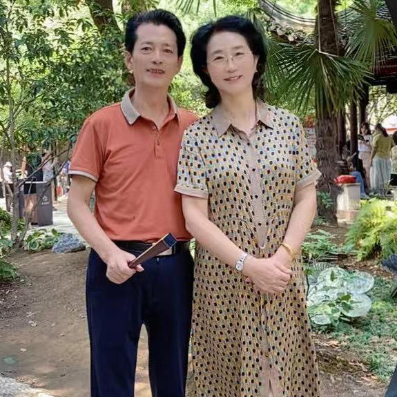 依然妩媚