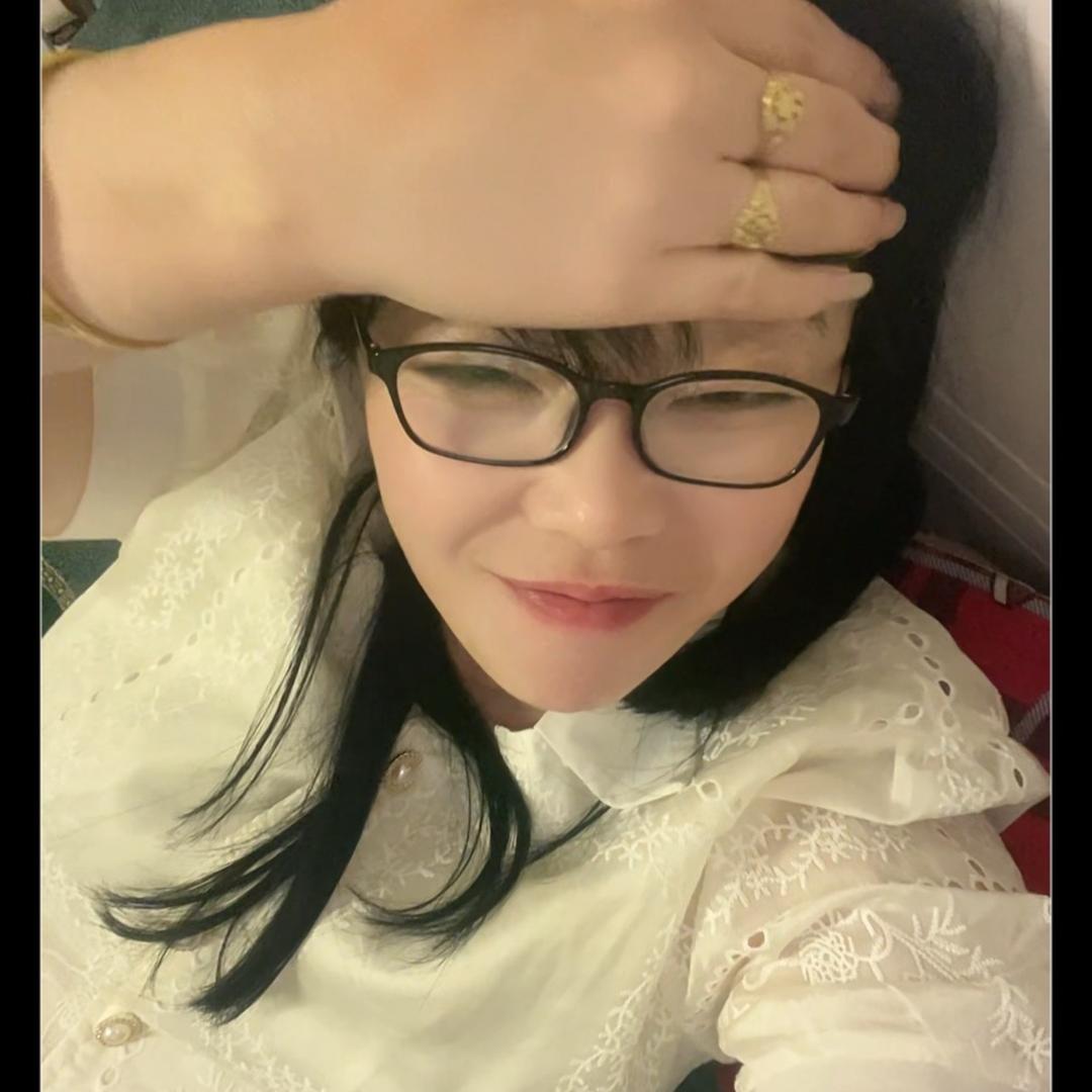 村里有个姑娘叫小芳