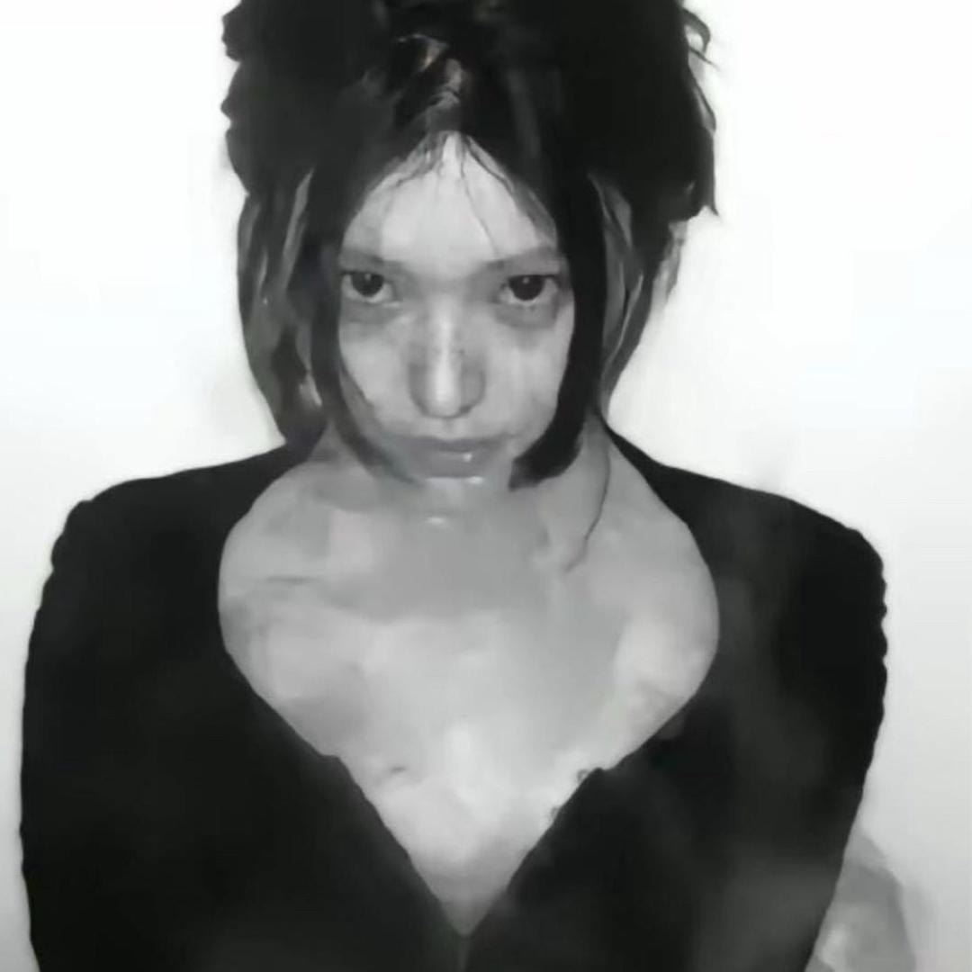 凌晨三点她又更新了条 Story