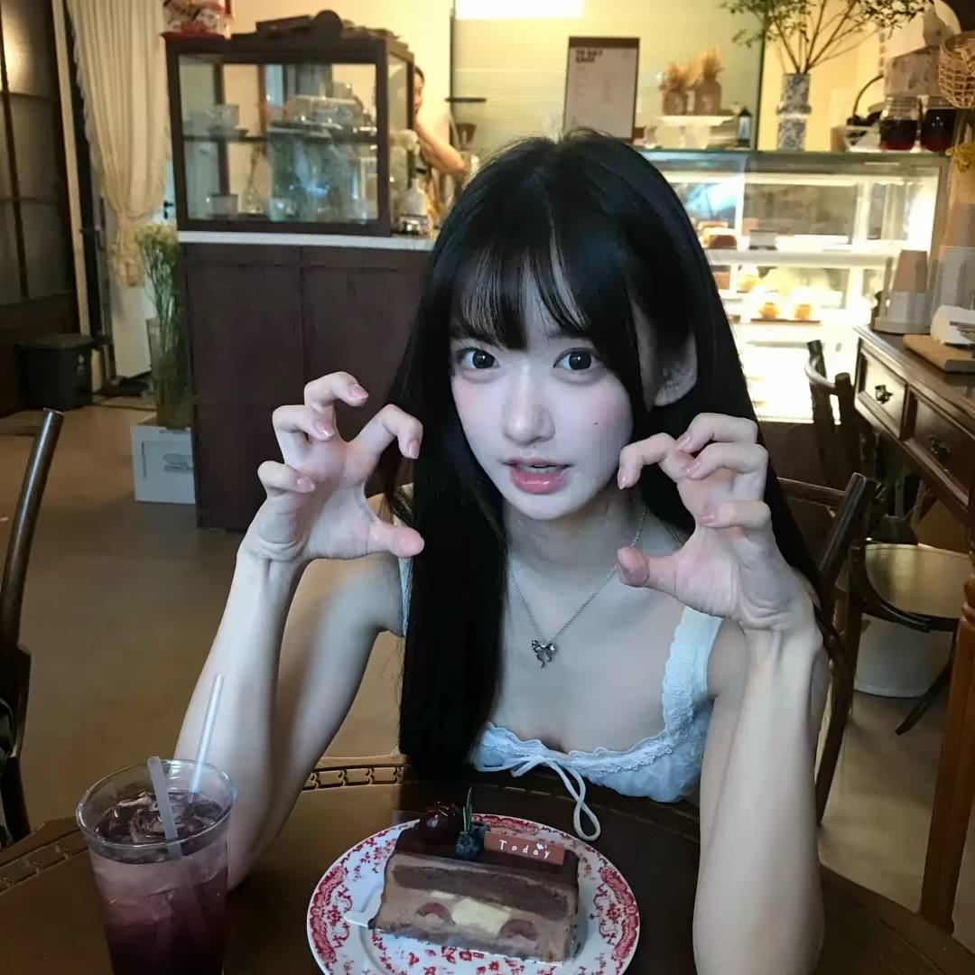 7iug^
