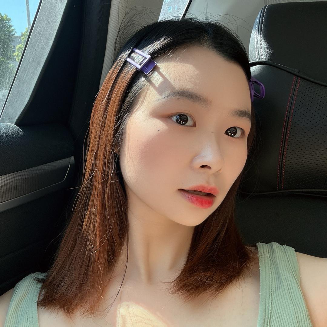 爱吃糖的泡泡