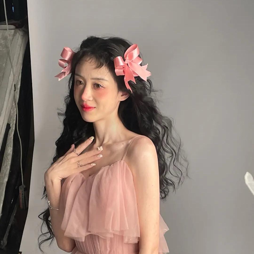 佳佳子。