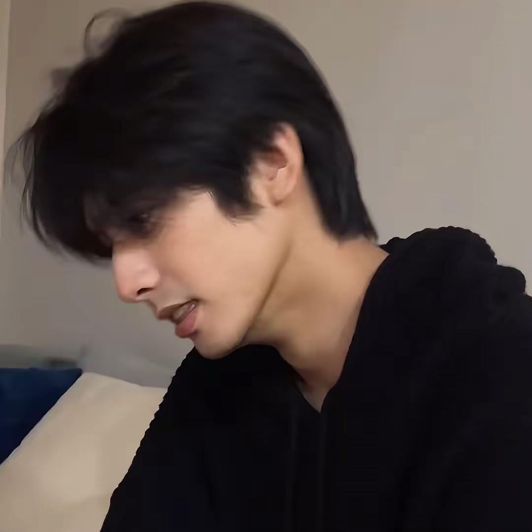 Cr