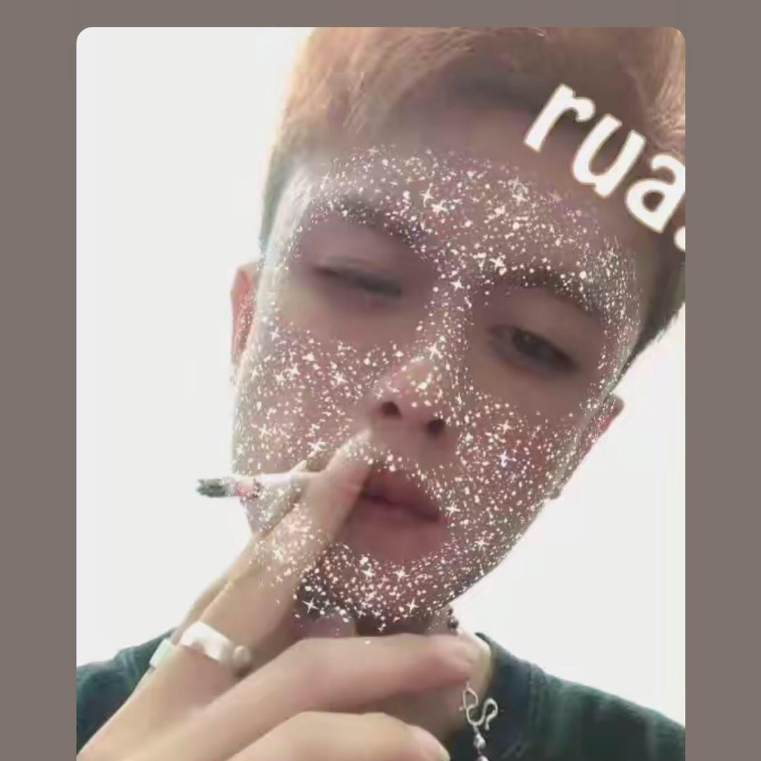 他是