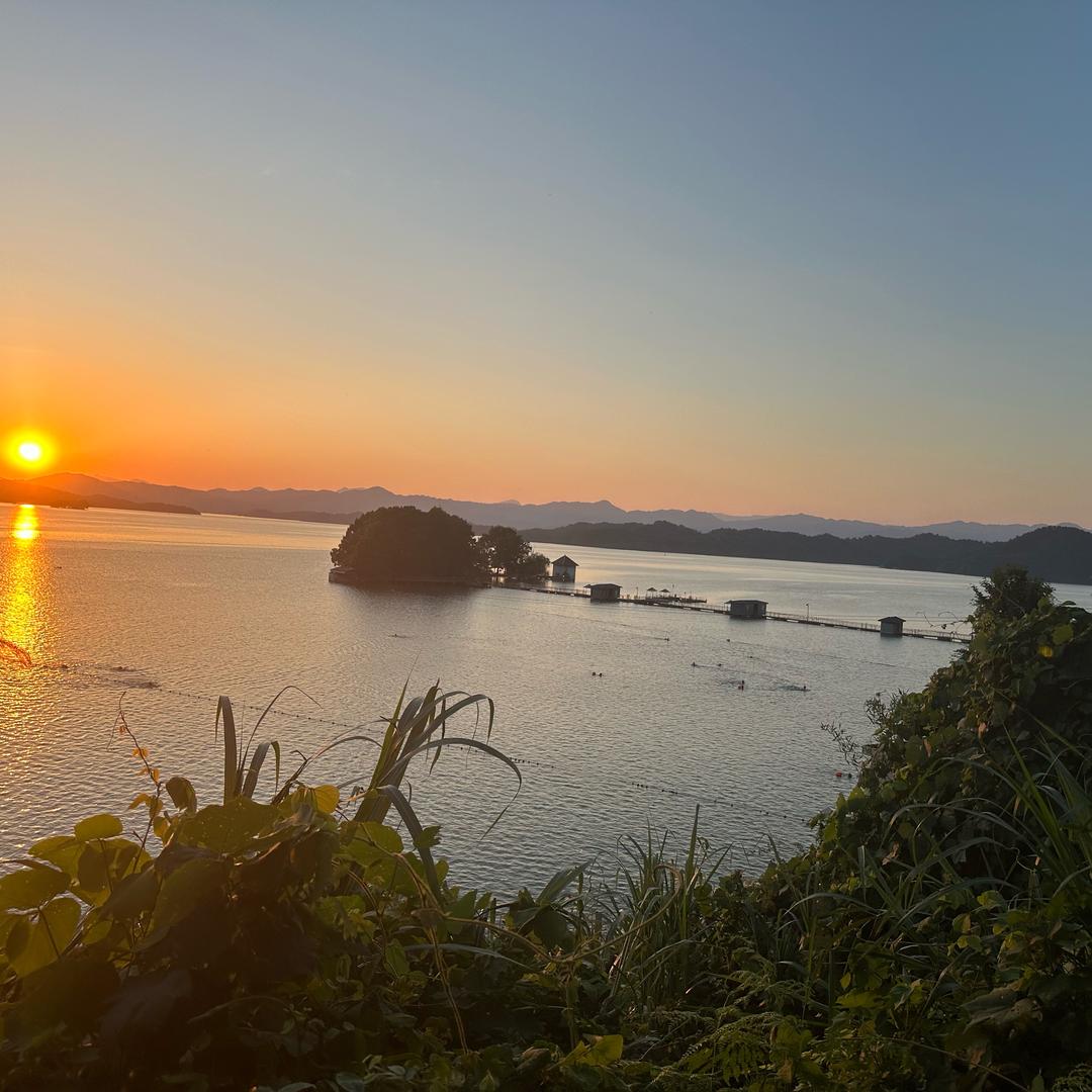 大涵小琪童装屋