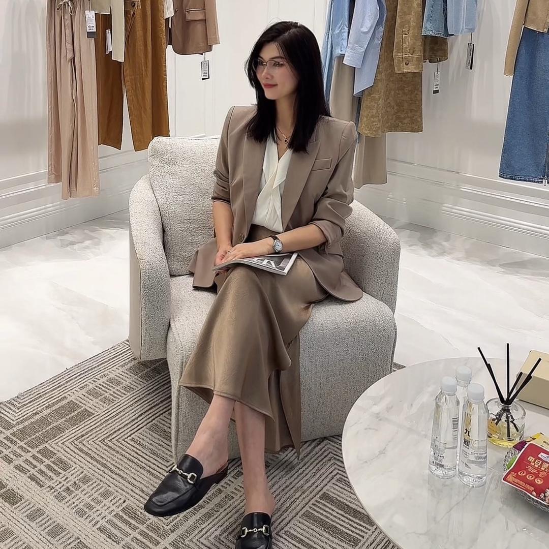 阿玛施六盘水黄土坡店主理人（小艳）