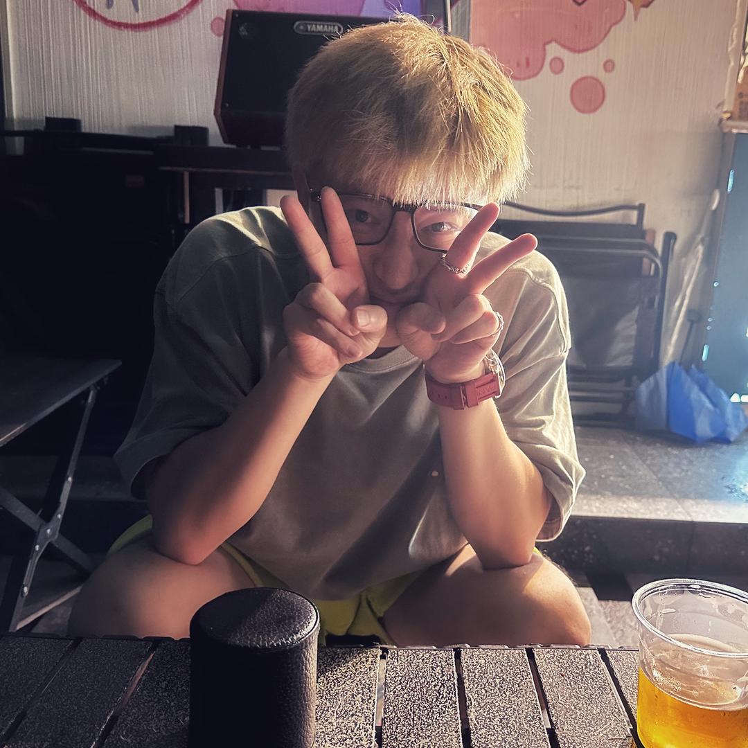 大奇怪只会抄作业