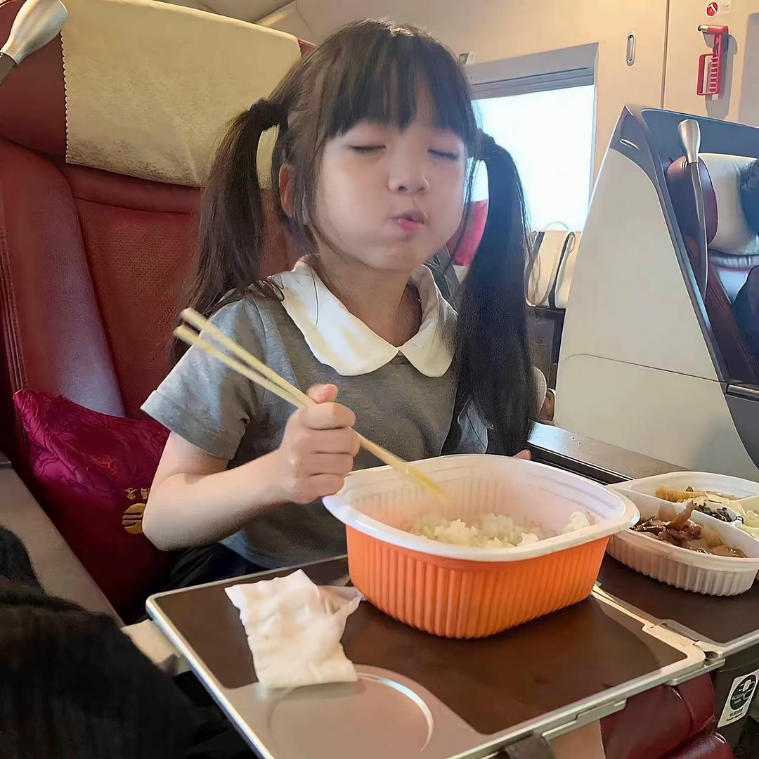 装忧郁被狗追