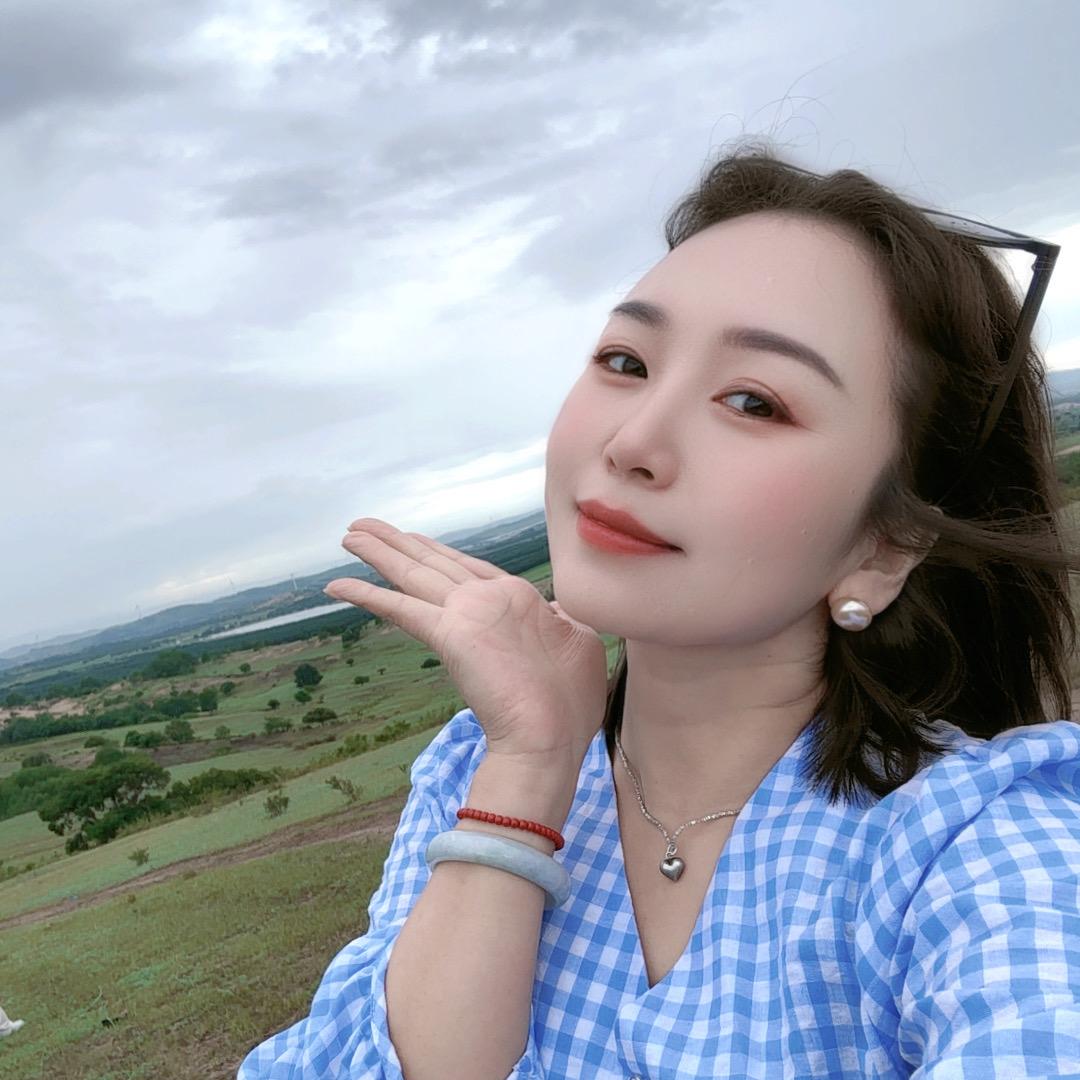 遥墙UU衣柜女装金木鱼休闲鞋实体店