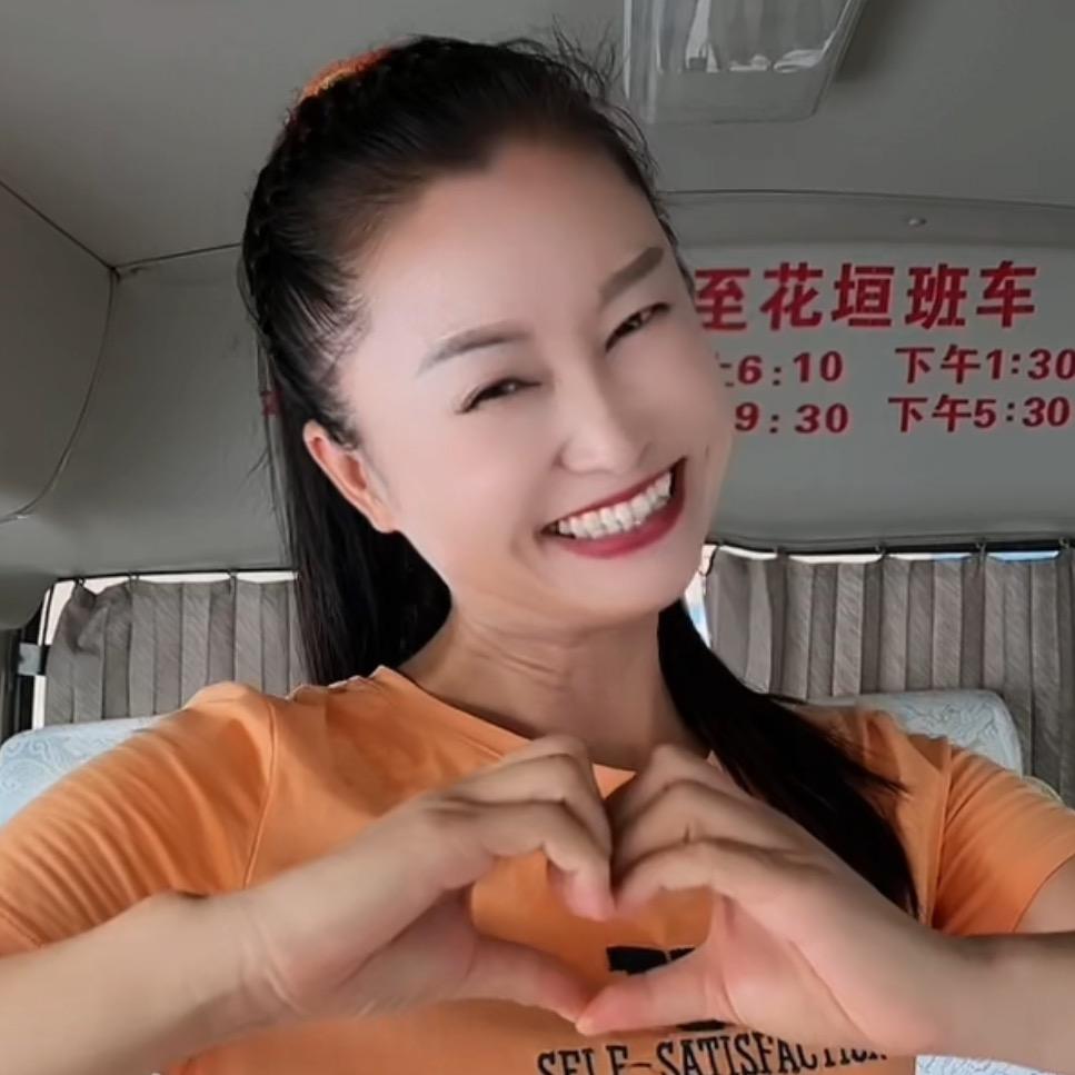 中巴车玲姐