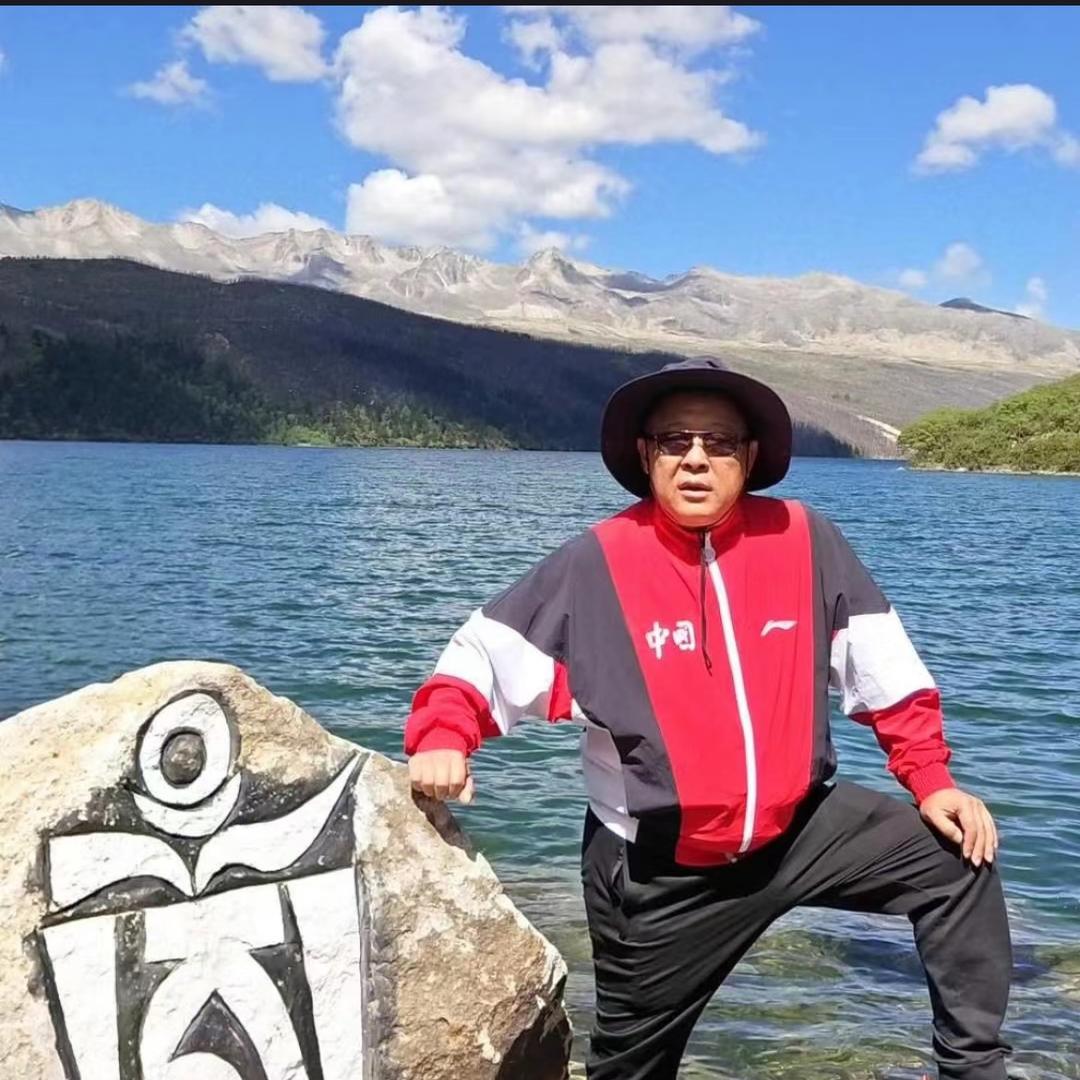 AAA80后钓鱼大叔龙哥单身