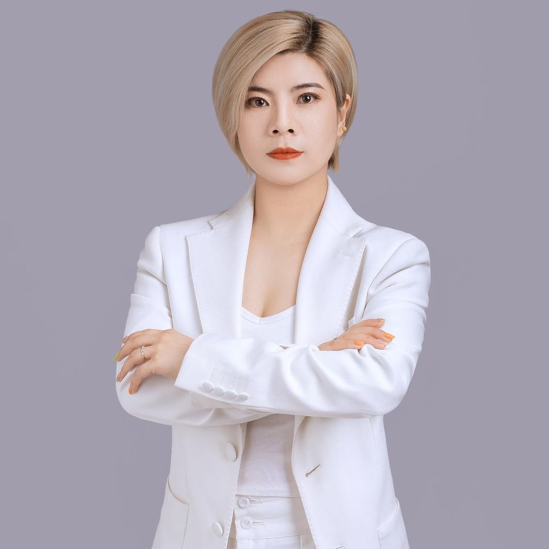 杨琼女短发设计