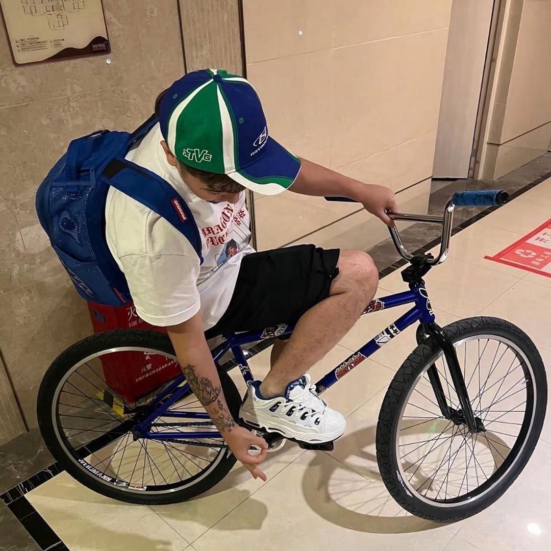 色字头上一个套