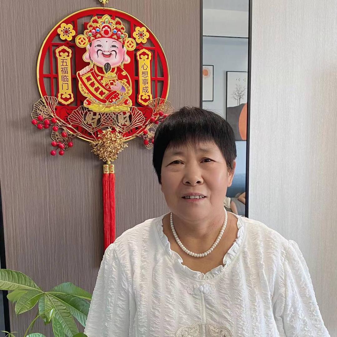 依宁嘉佑的奶奶
