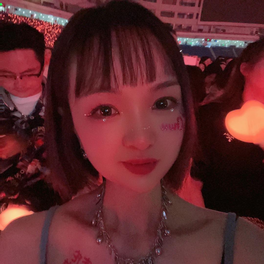 晴天飘着小云朵