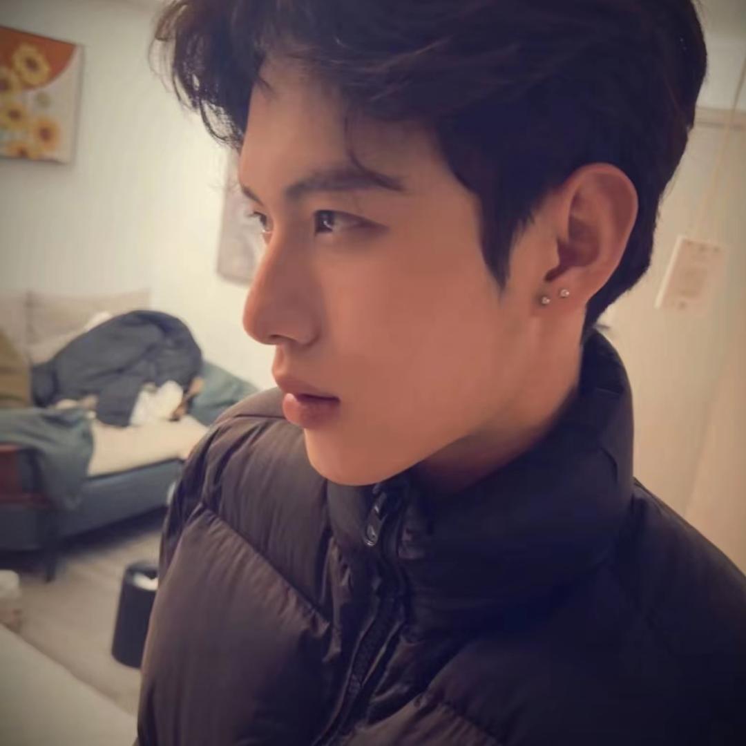 忧郁的boy