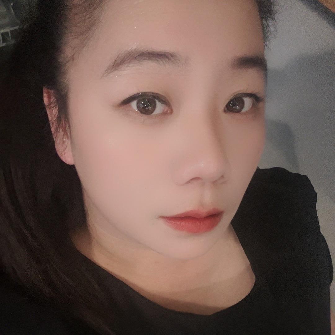 吕某某