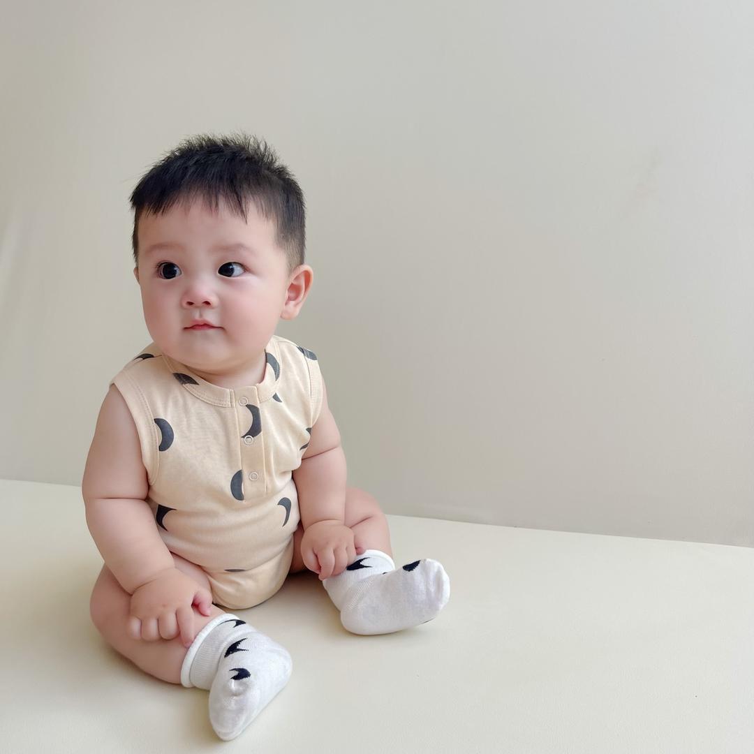 小蓝背心。