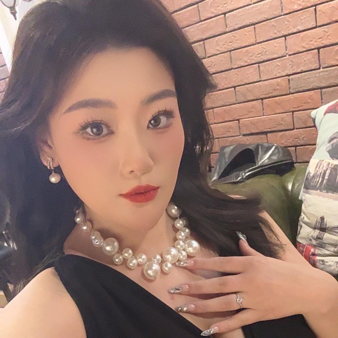 不发脾气 只发财💰