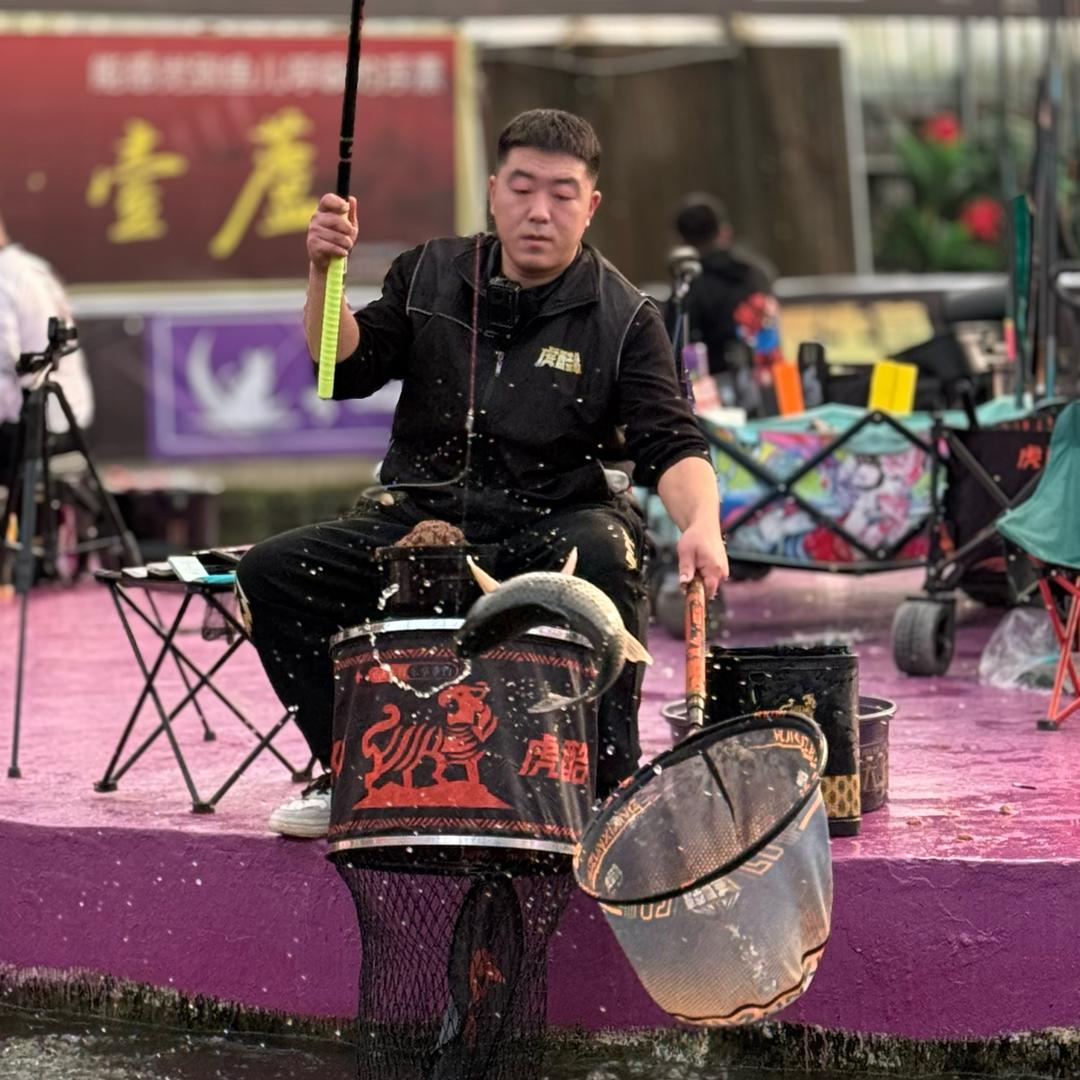 小旺哥爱钓鱼