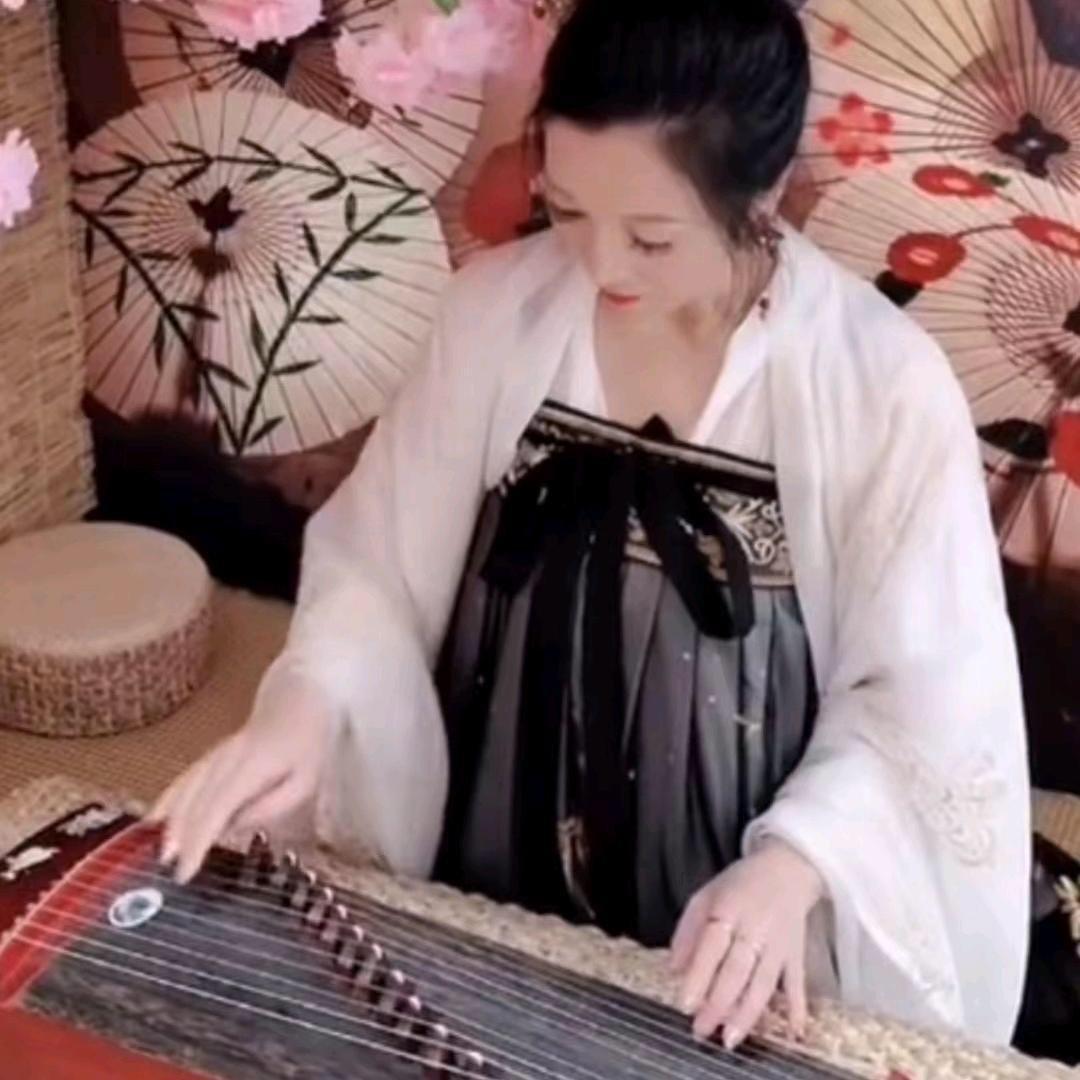 敏敏⁷⁰⁷