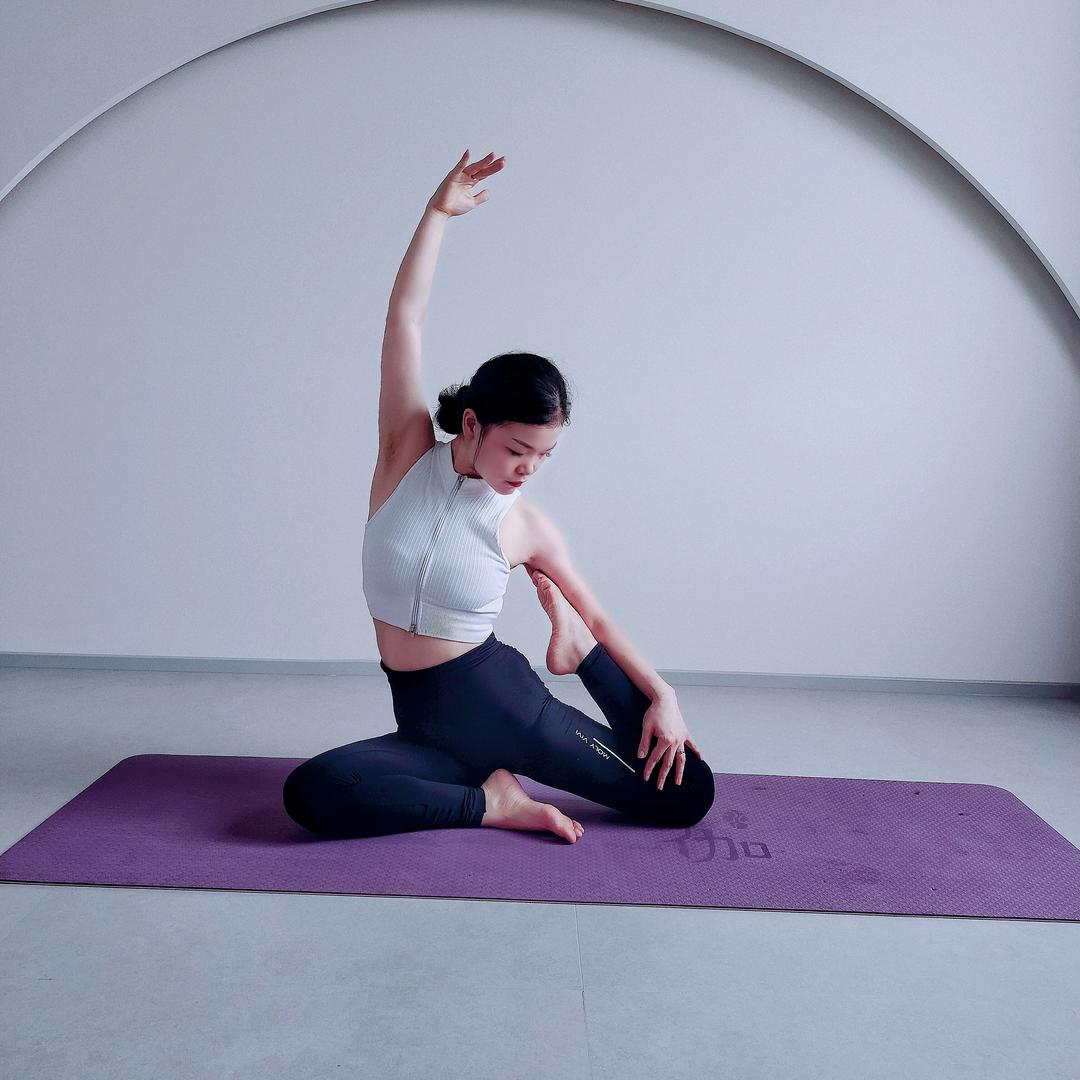 吉沐瑜伽普拉提•芳儿老师