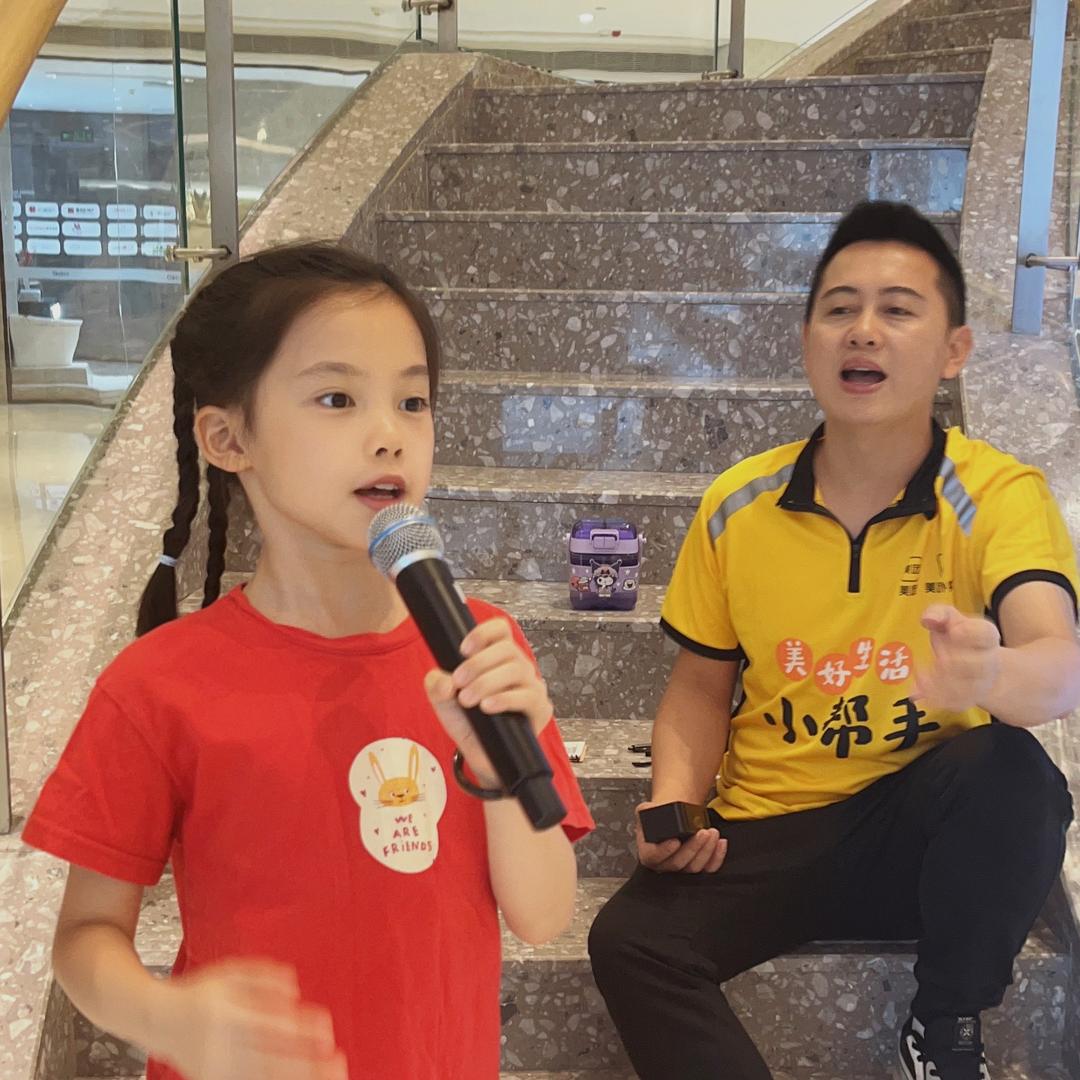 唱歌父女🎤吴铱晗