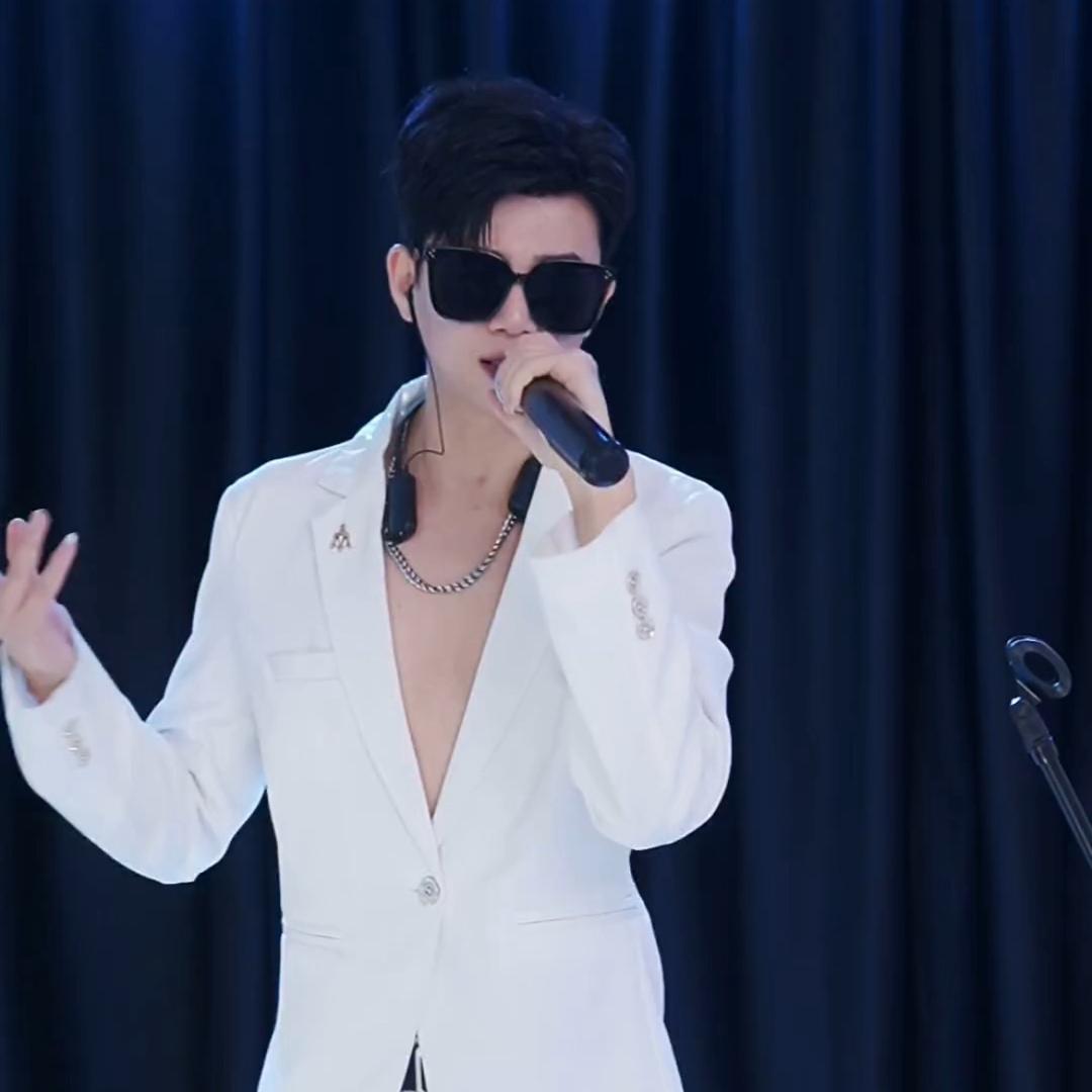 🍊晨歌🎤🎼 ²¹⁷⁷