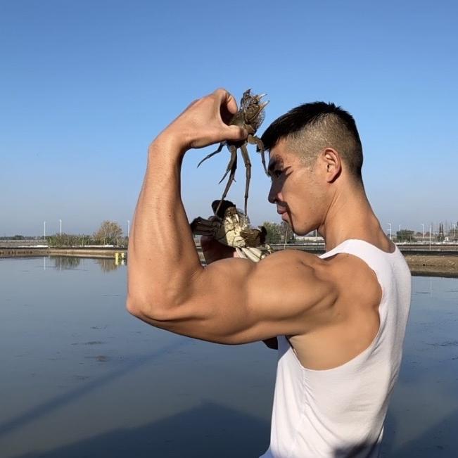 爱健身的螃蟹小哥