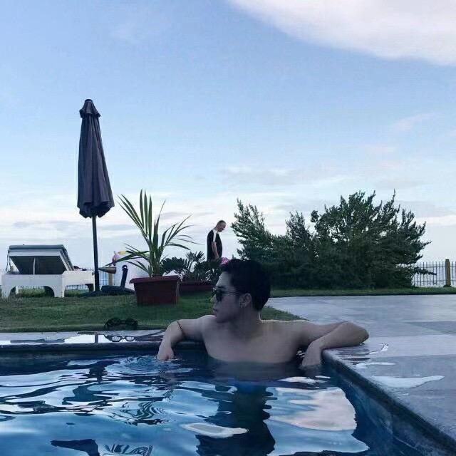 張國榮.