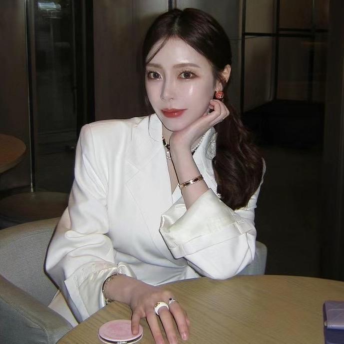 时仁欧尼彩妆店