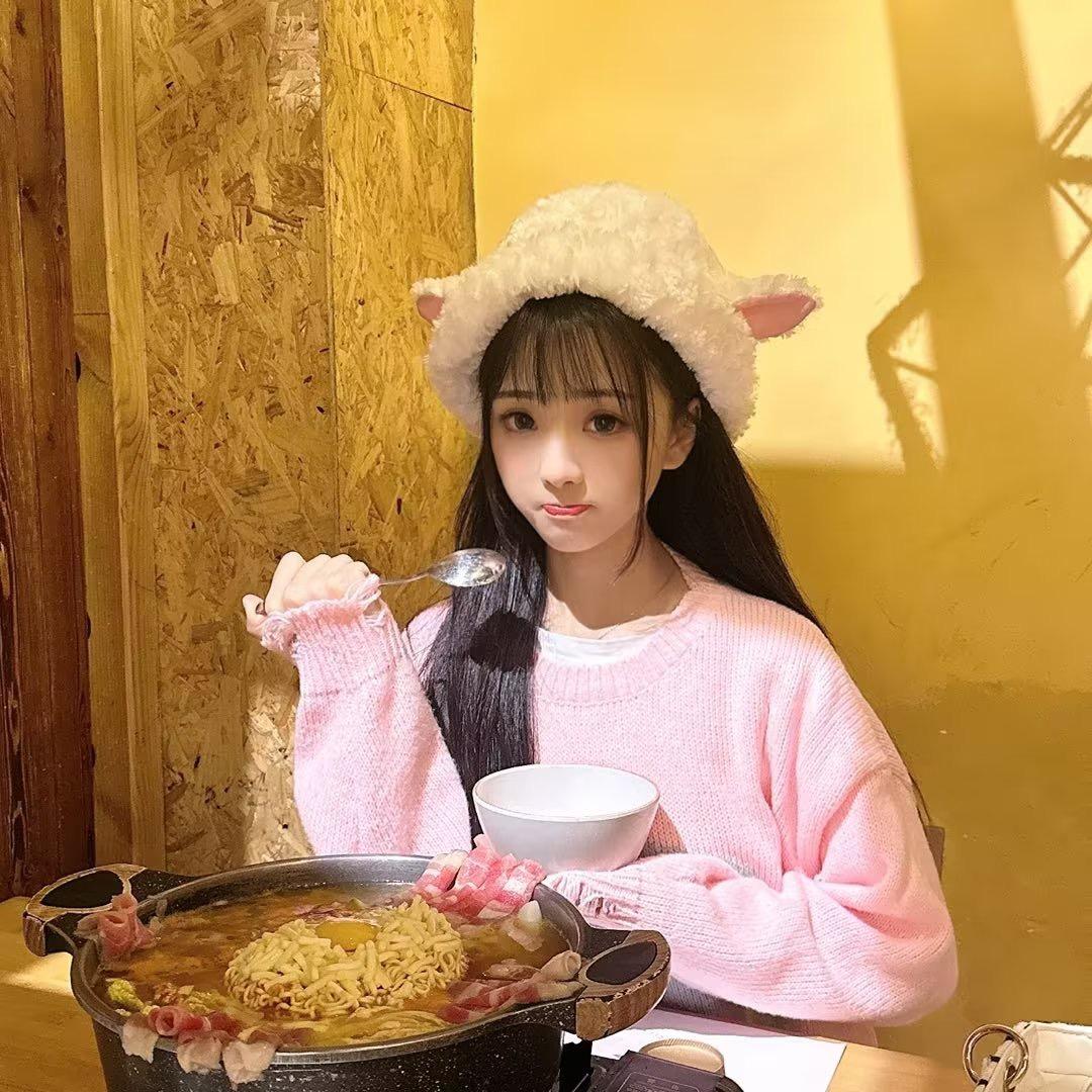爱笑的豆妹儿.❤️（吃的零食在橱窗）