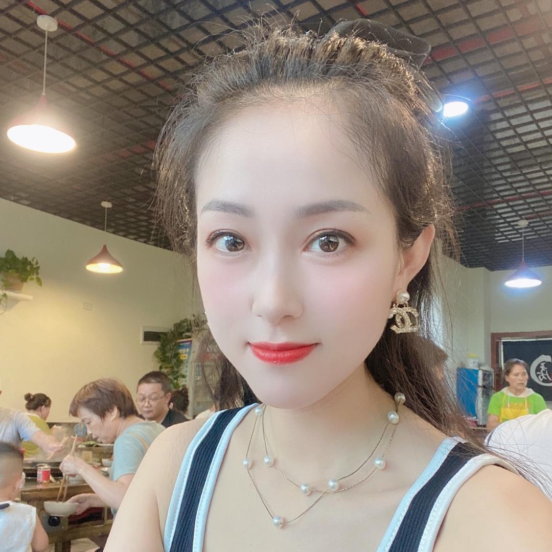 李露露@