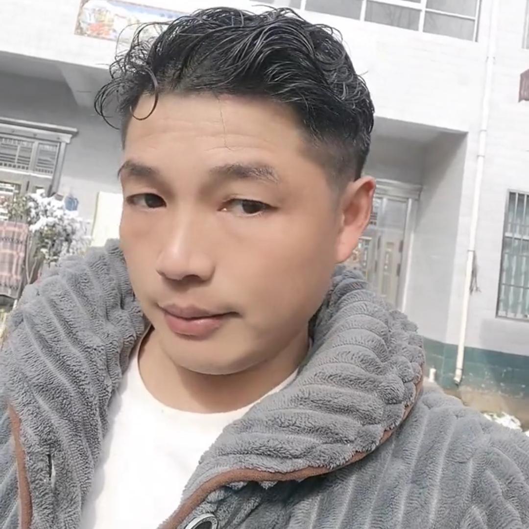 牵羊逛街的狼