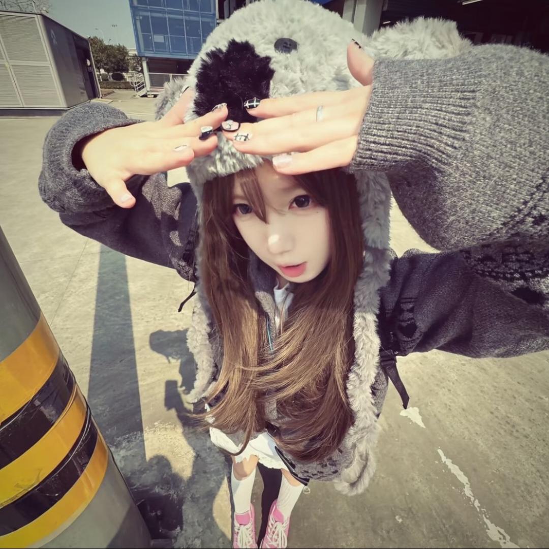 7inoy^