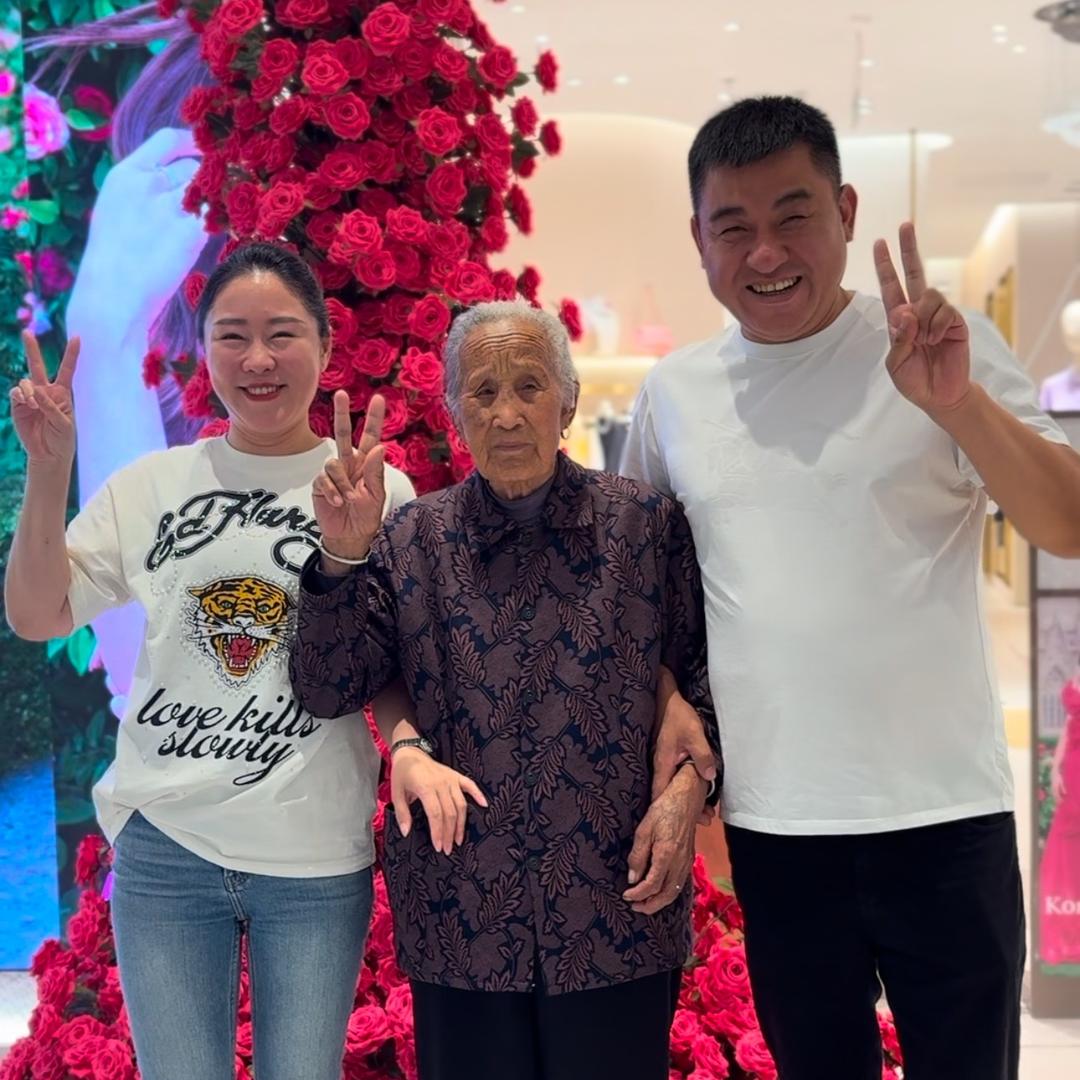 丽娜记录一家人