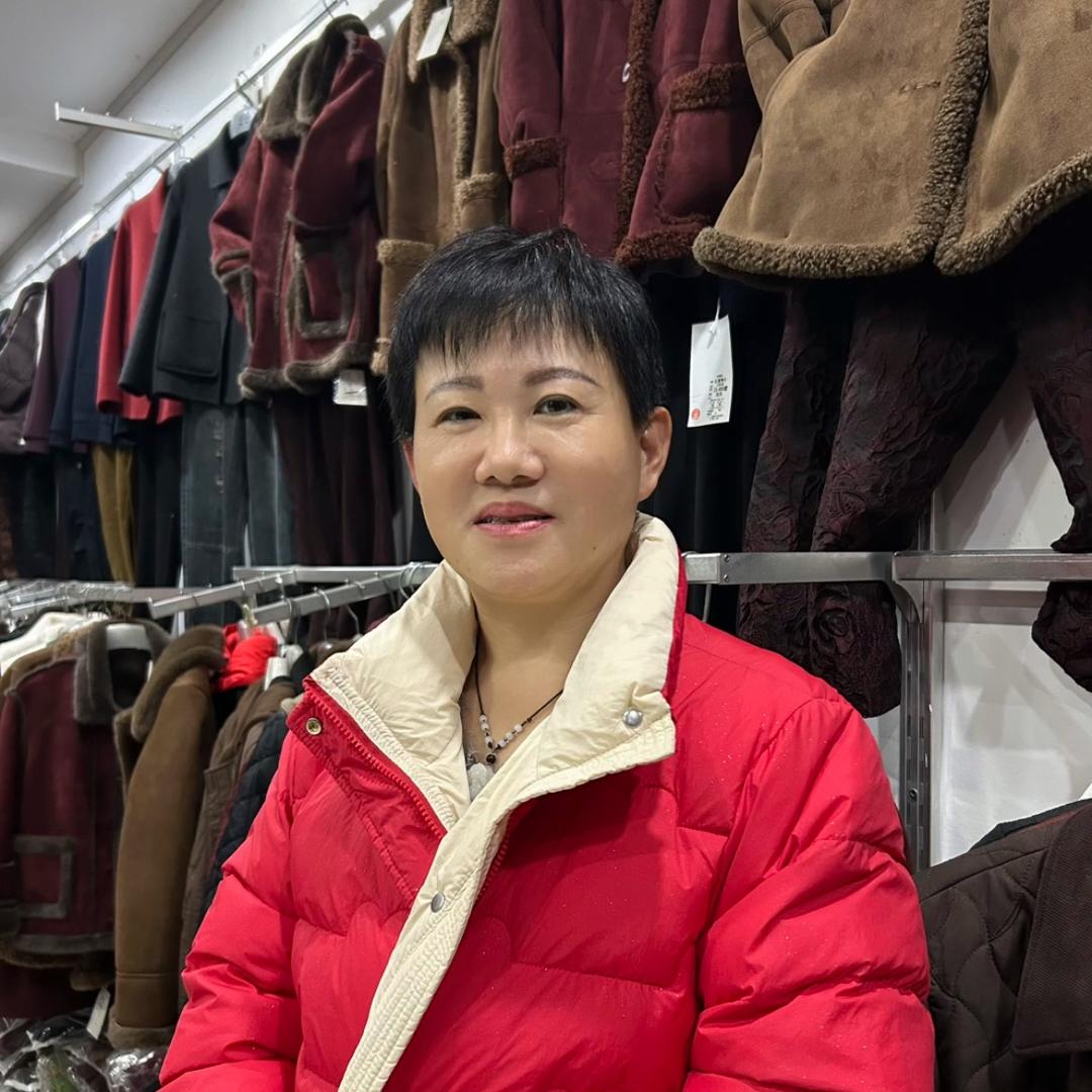 凤姐：新蔡中老年网红服装（肥肥乐）