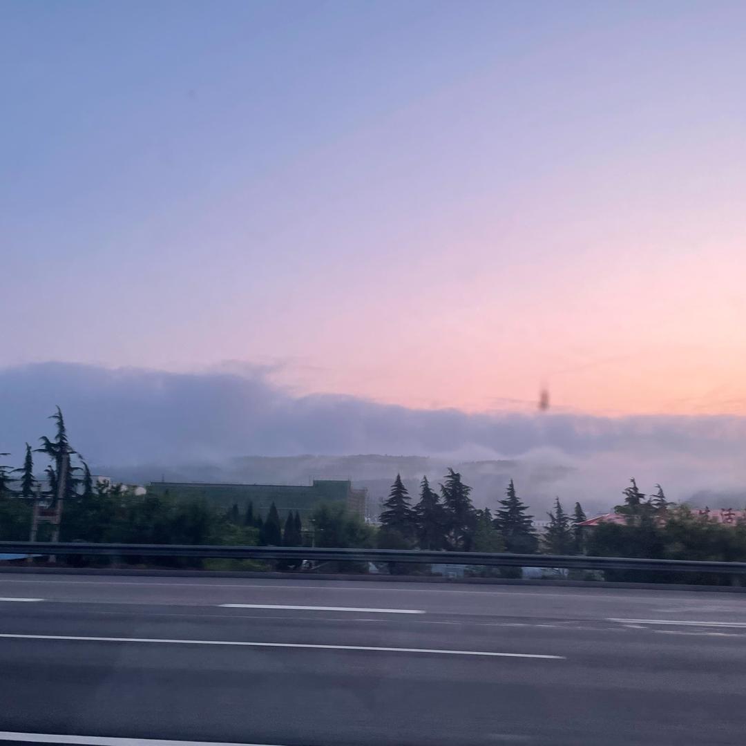 小伙在努力