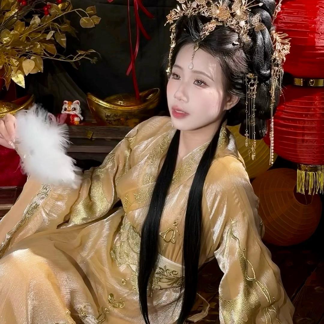 宝辉酒业小婷