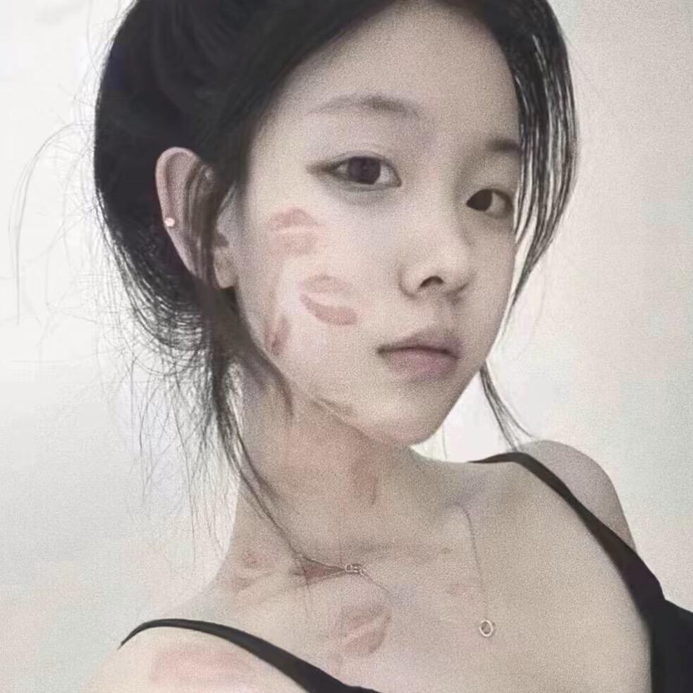 小霜.