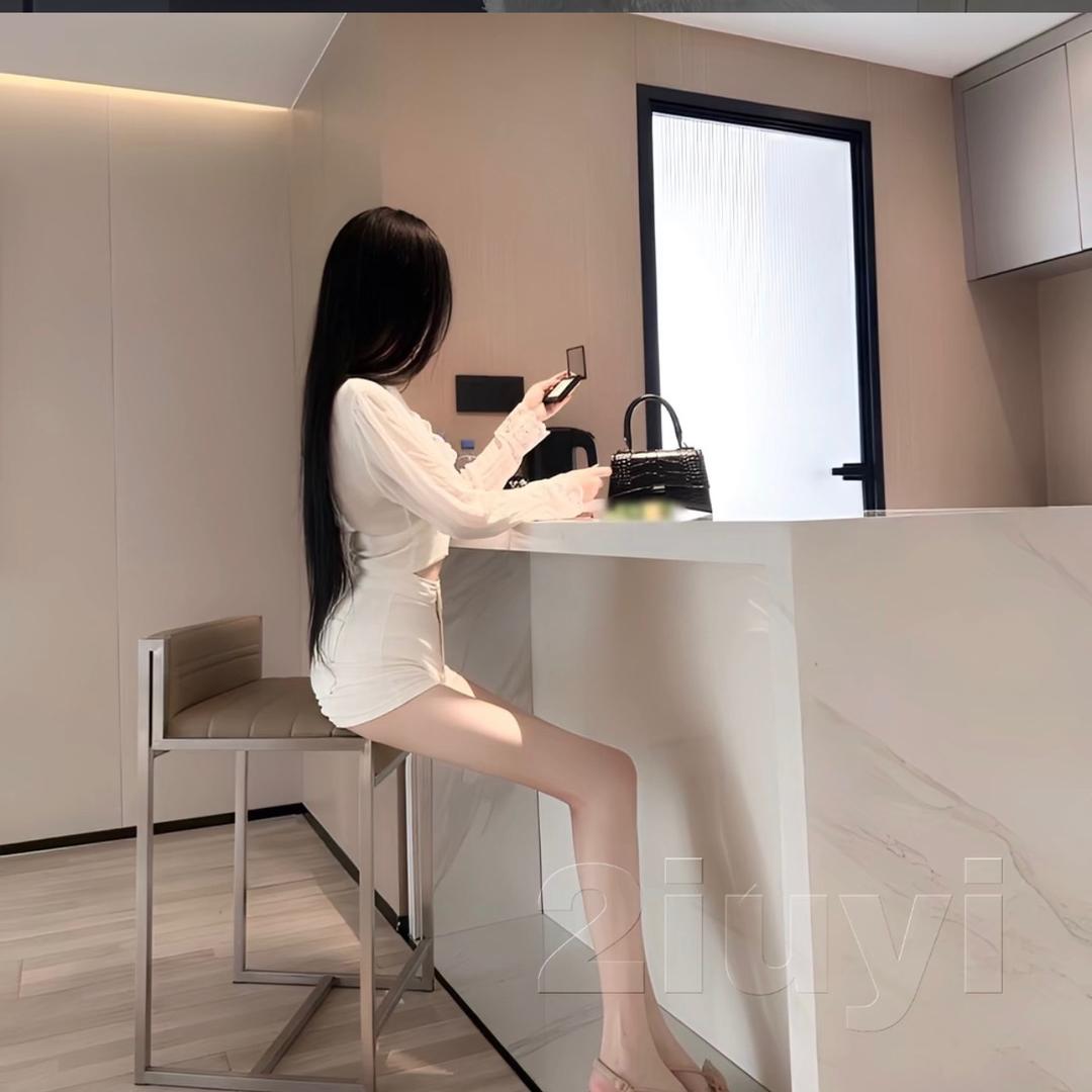 带点社会味的萌妹