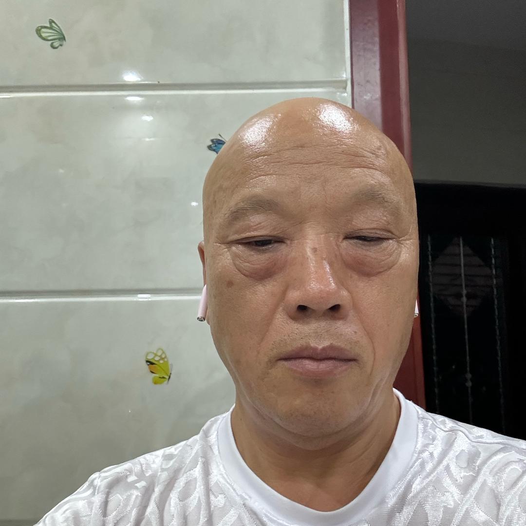老邱爱唱歌