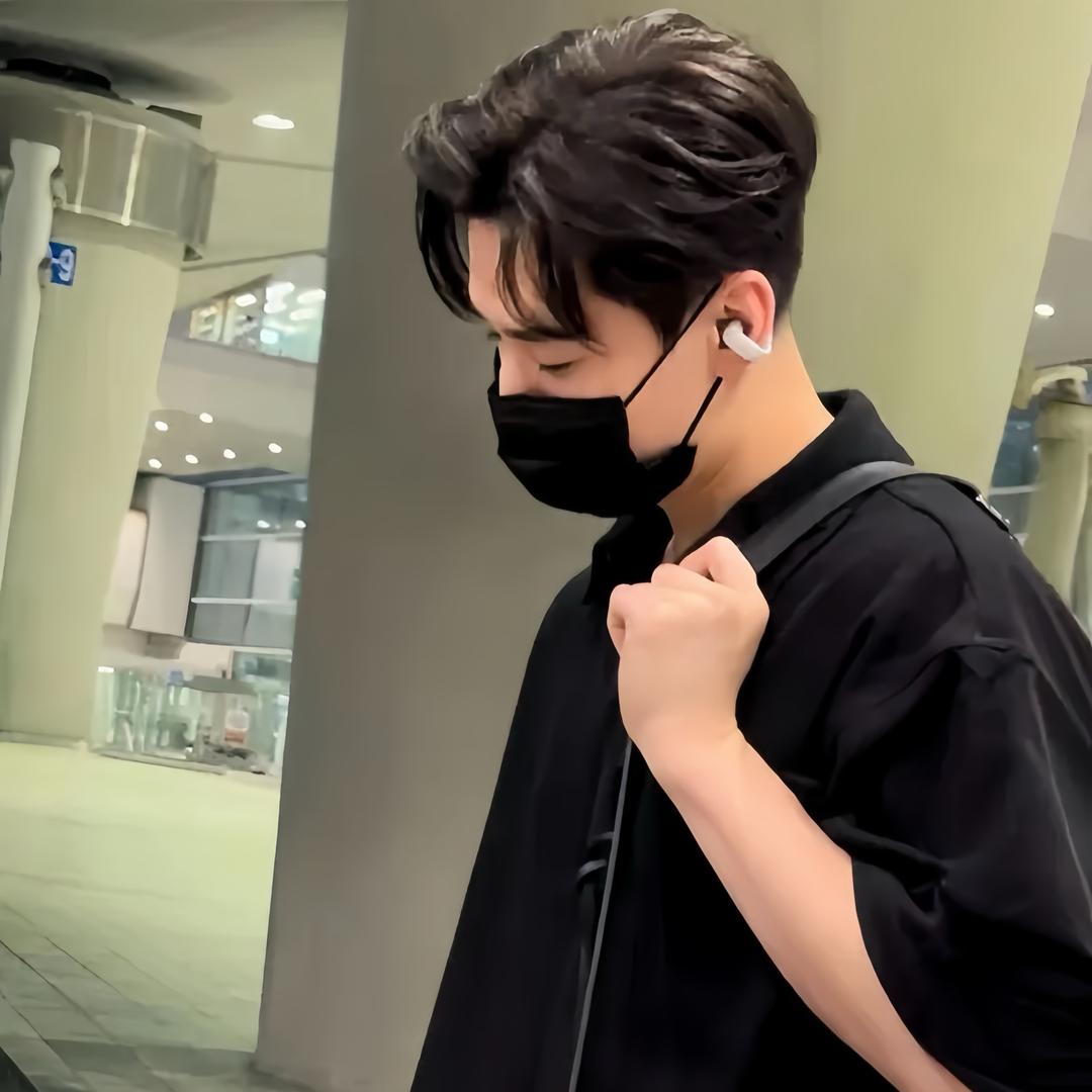 抱着Henry等刘宪华