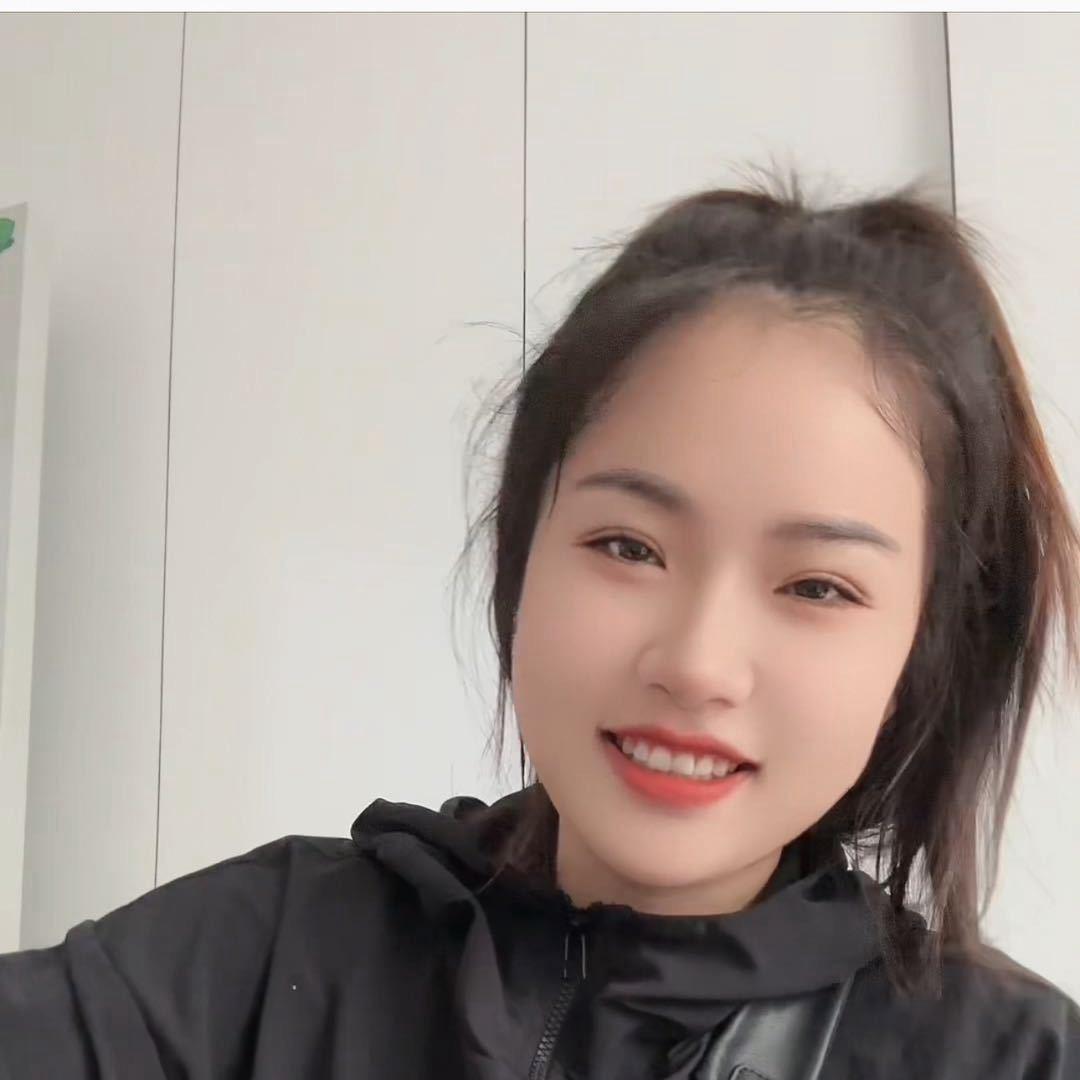 食堂里的小姐姐