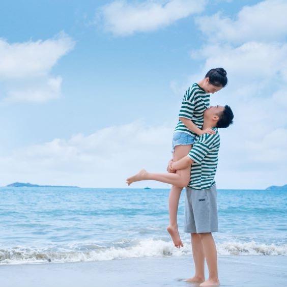 钞票好多“张”女士