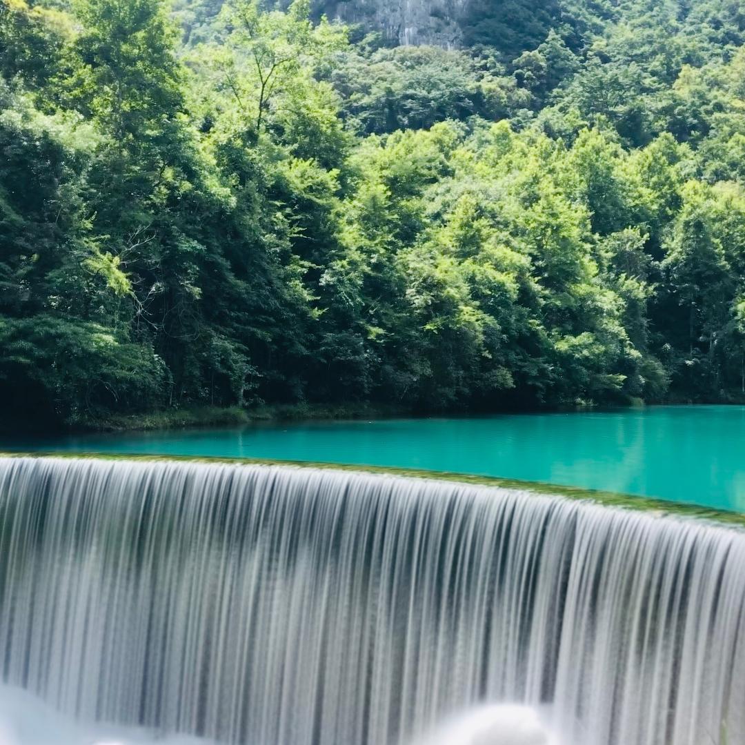 蔚蓝色